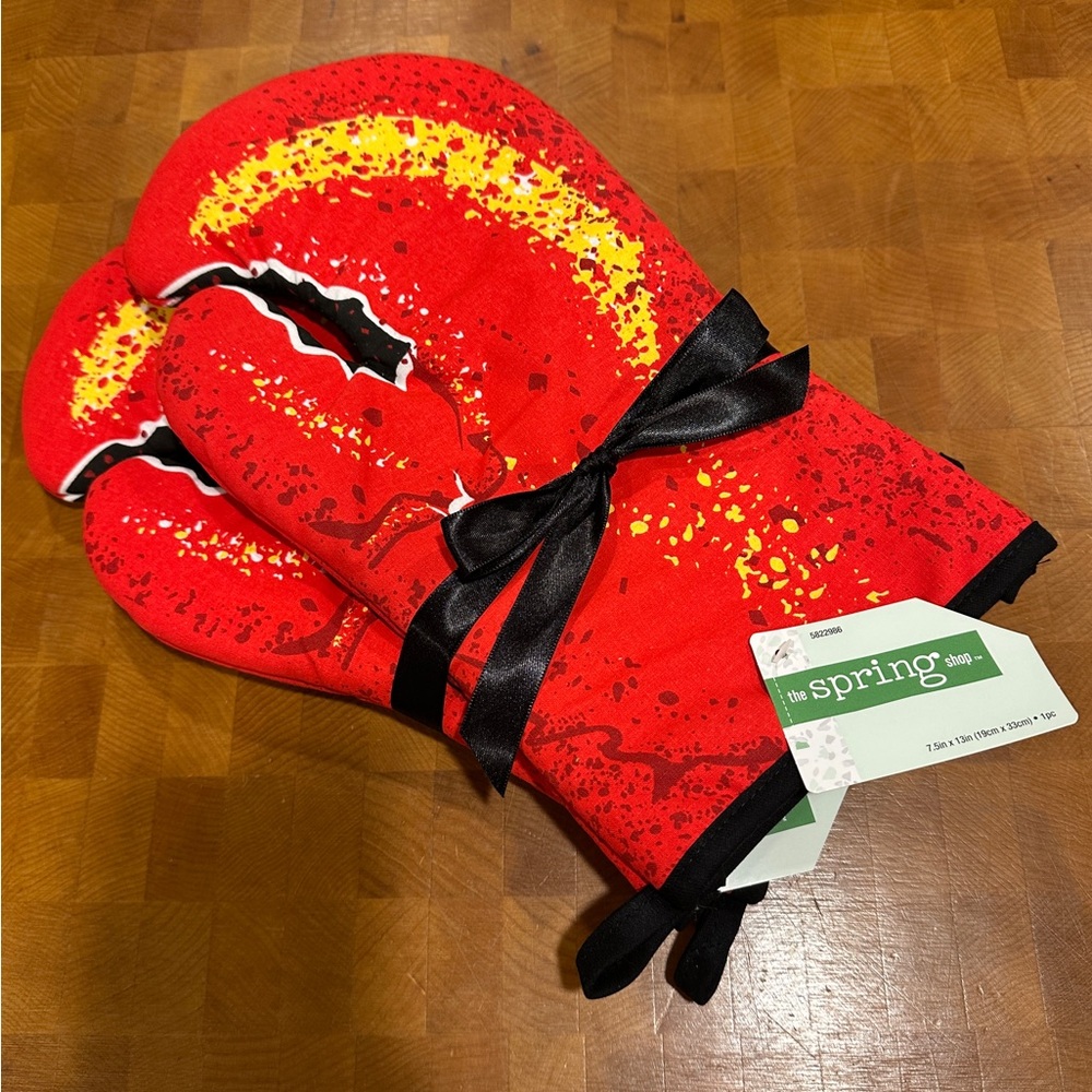 NWTs - Pair of Lobster Claw Potholder Oven Mitts